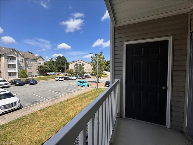 $1,375 | 7106 West Friendly Avenue, Unit 207, Greensboro, NC 27410