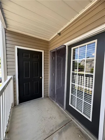 $1,375 | 7106 West Friendly Avenue, Unit 207, Greensboro, NC 27410