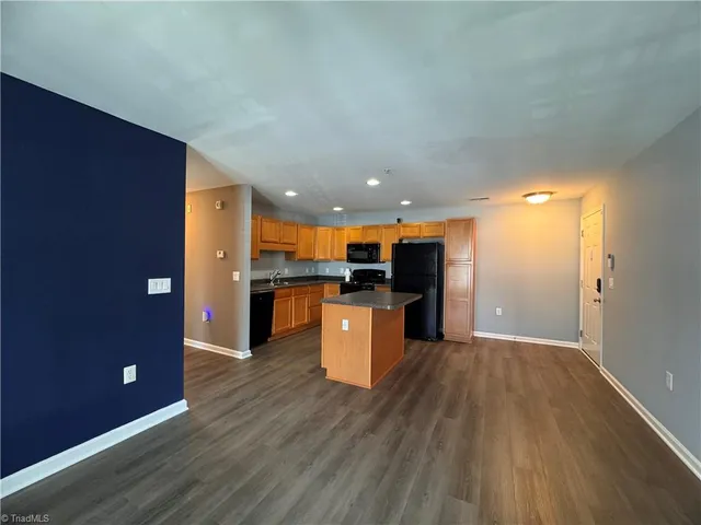 $1,375 | 7106 West Friendly Avenue, Unit 207, Greensboro, NC 27410