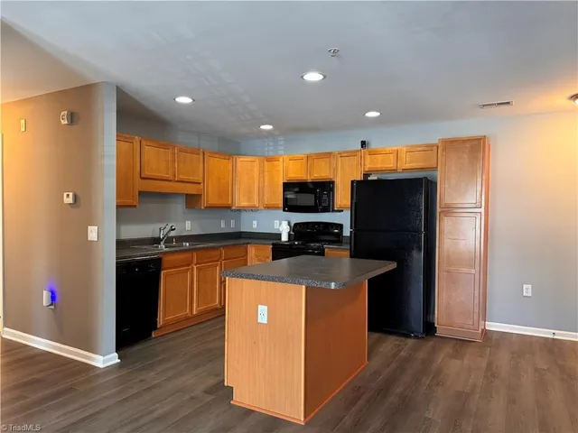 $1,375 | 7106 West Friendly Avenue, Unit 207, Greensboro, NC 27410