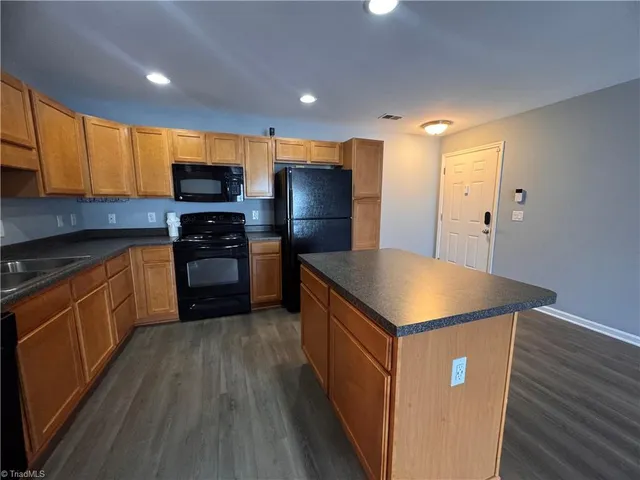 $1,375 | 7106 West Friendly Avenue, Unit 207, Greensboro, NC 27410