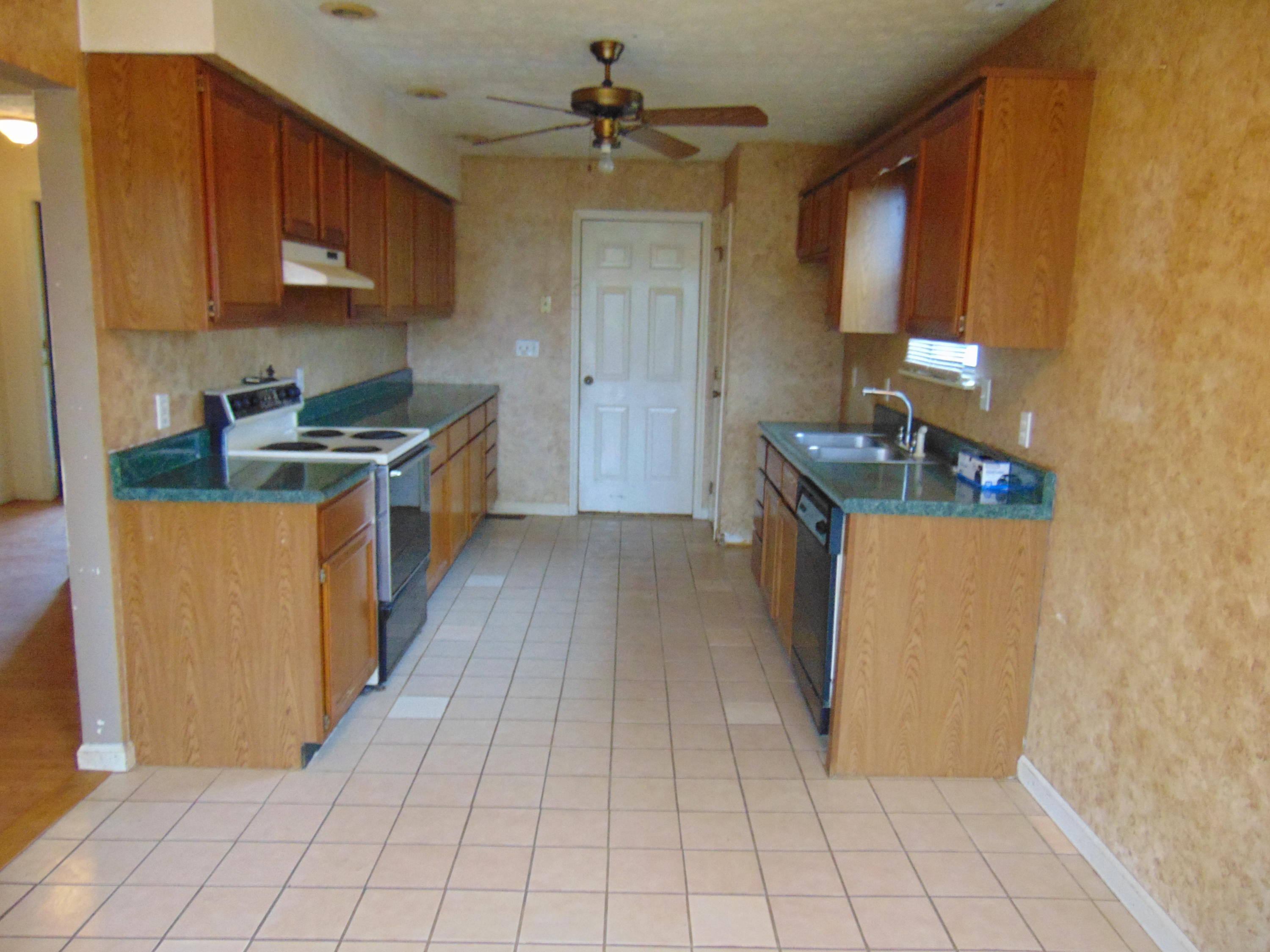 121 Pheasant Road Clinton, TN 37716 - Photo 8 of 26 DSC02705