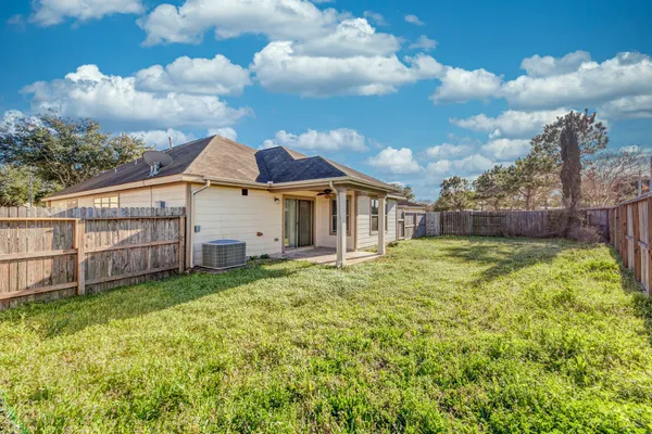 a view of a house with backyard and a garden