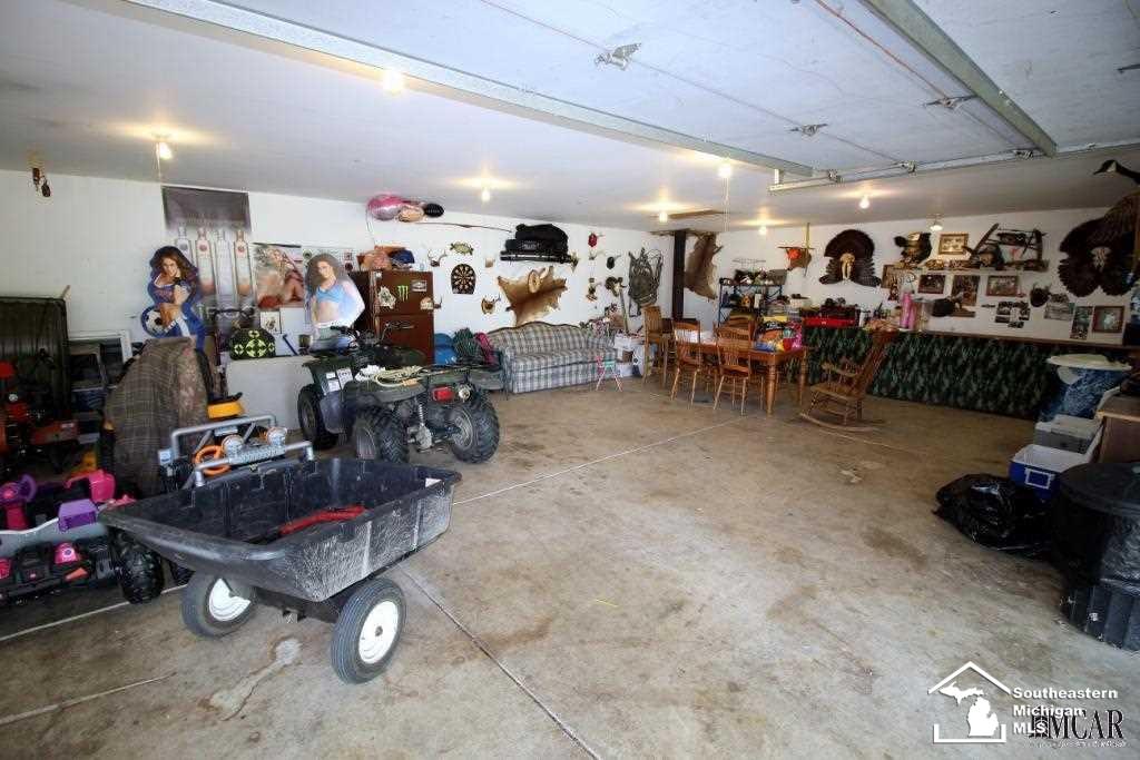 24040 Otter Road New Boston, MI 48164 - Photo 22 of 32 21467805-21.JPG