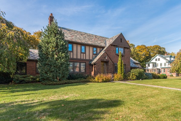 40 Pine Ridge Road Medford, MA 02155 - Photo 2 of 30 Gallery Image 2