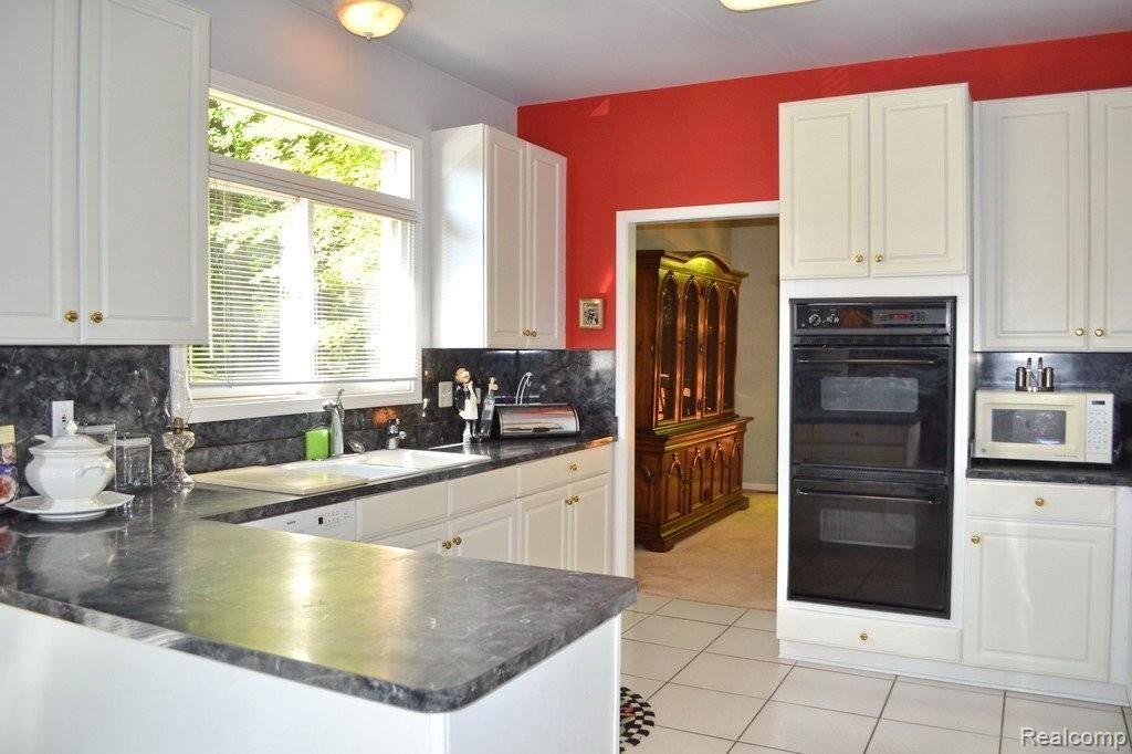 1034 Bluebird Drive, Unit 34 Rochester, MI 48307 - Photo 8 of 26 Kitchen