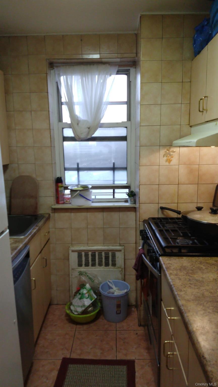 86-05 60th Road, Unit 3B Queens, NY 11373 - Photo 7 of 8