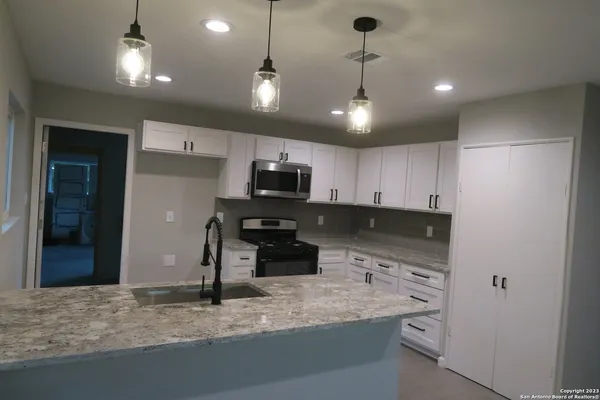 $1,795 | 67 Winn Avenue, Universal City, TX 78148