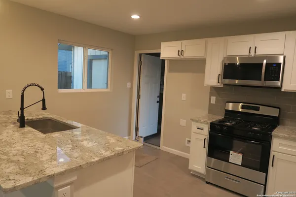 $1,795 | 67 Winn Avenue, Universal City, TX 78148