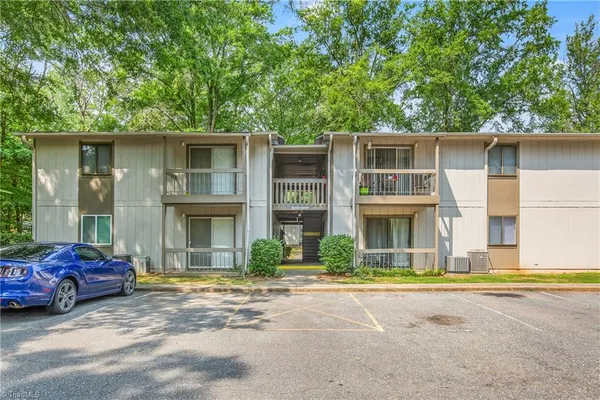 $1,400 | 2260 Sunderland Road, Unit 82W, Winston-Salem, NC 27103