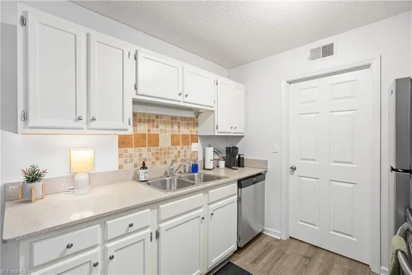 $1,400 | 2260 Sunderland Road, Unit 82W, Winston-Salem, NC 27103