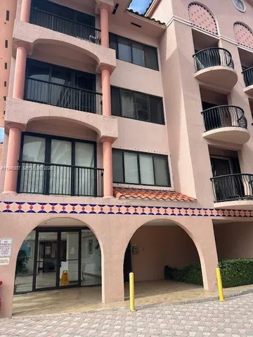 $540,000 | 8816 Collins Avenue, Unit 105, Surfside, FL 33154
