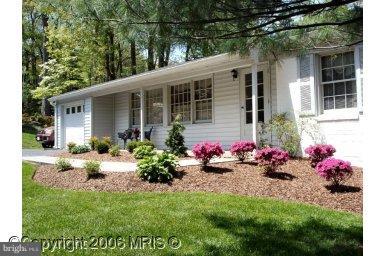 a view of a house with yard and sitting area