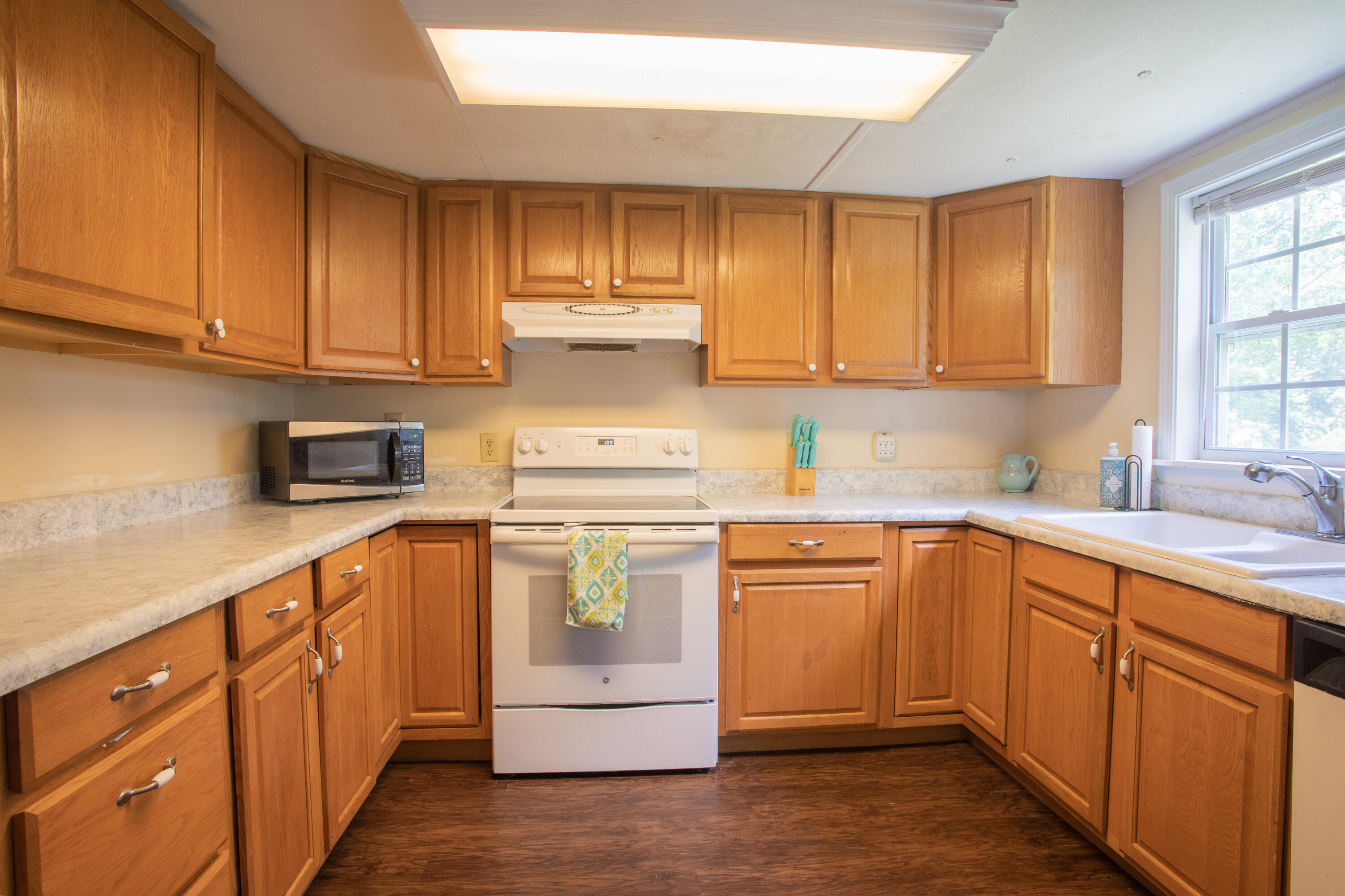 1608 State Rd S-8-449 Summerville, SC 29486 - Photo 9 of 37 IMG_9682-HDR