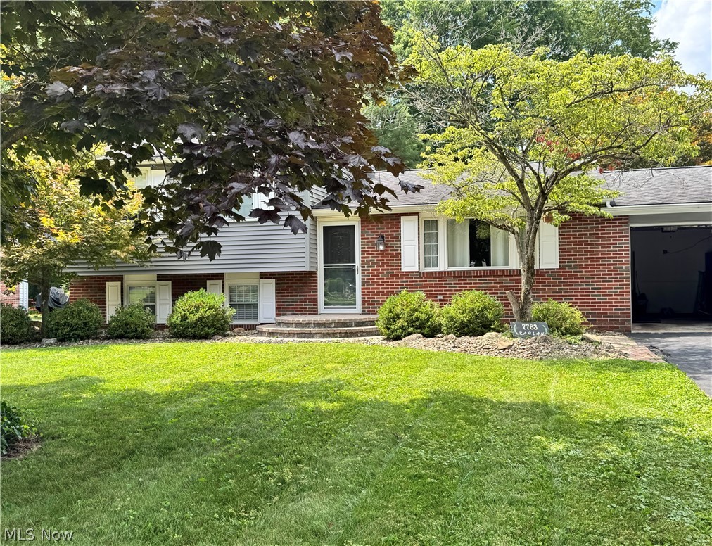 7763 Raglan Drive Northeast Warren, OH 44484 - Photo 2 of 18 Gallery Image 2