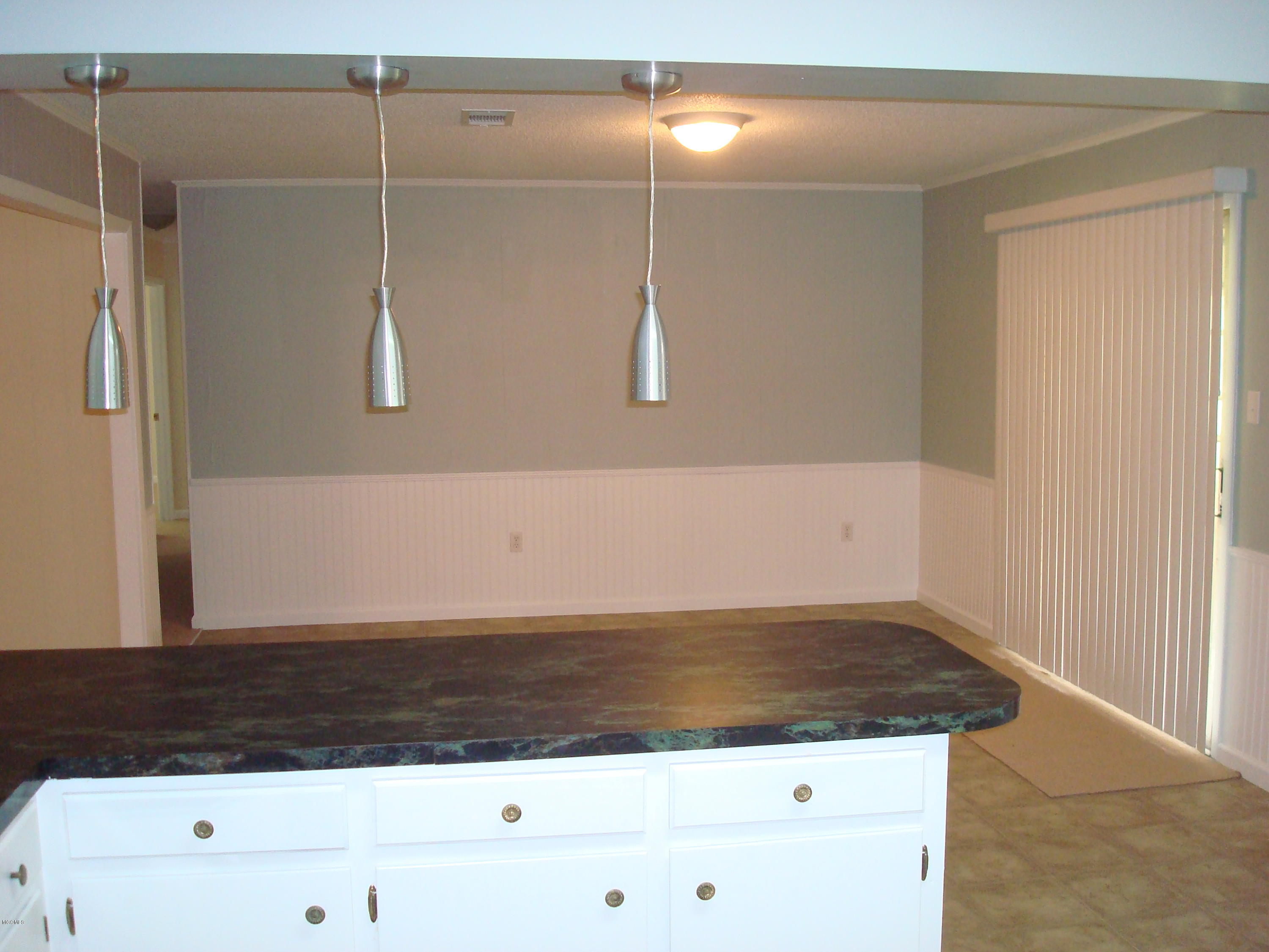 9025 Dana Road Biloxi, MS 39532 - Photo 4 of 13 DSC03262