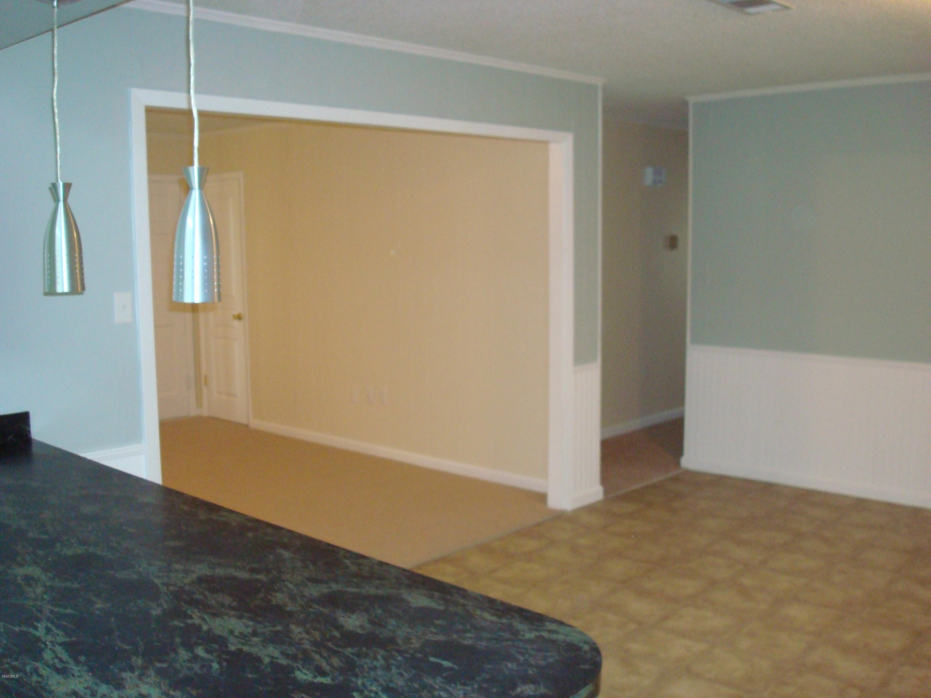 9025 Dana Road Biloxi, MS 39532 - Photo 5 of 13 DSC03263