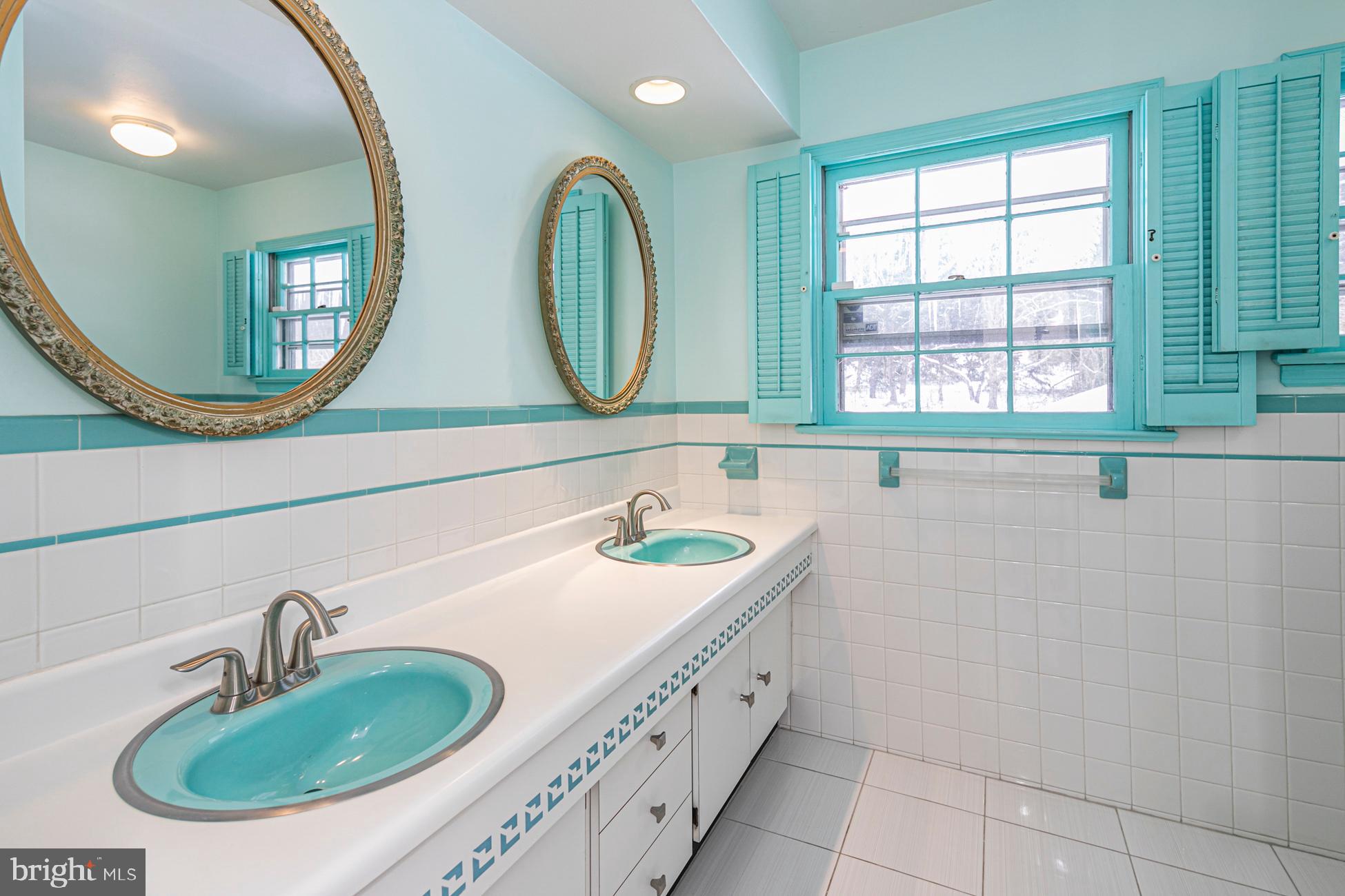 238 Gallup Road Princeton, NJ 08540 - Photo 42 of 44 Hallway bath