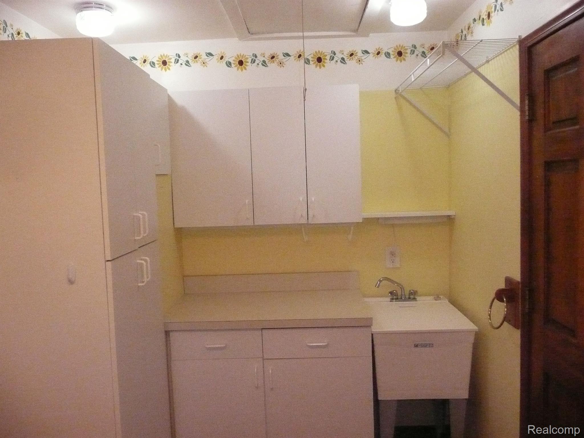 490 Sanders Road Oxford, MI 48371 - Photo 47 of 58 1st Floor laundry room