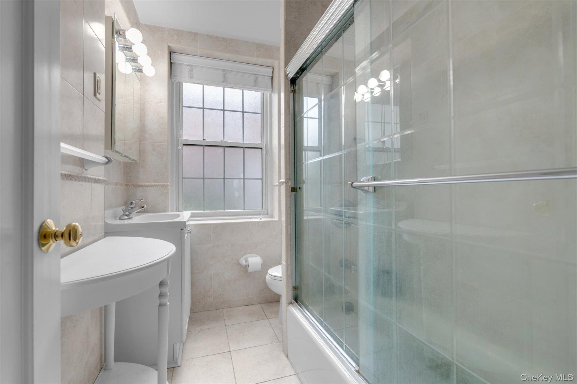 90 Knightsbridge Road, Unit 1N Great Neck, NY 11021 - Photo 15 of 20