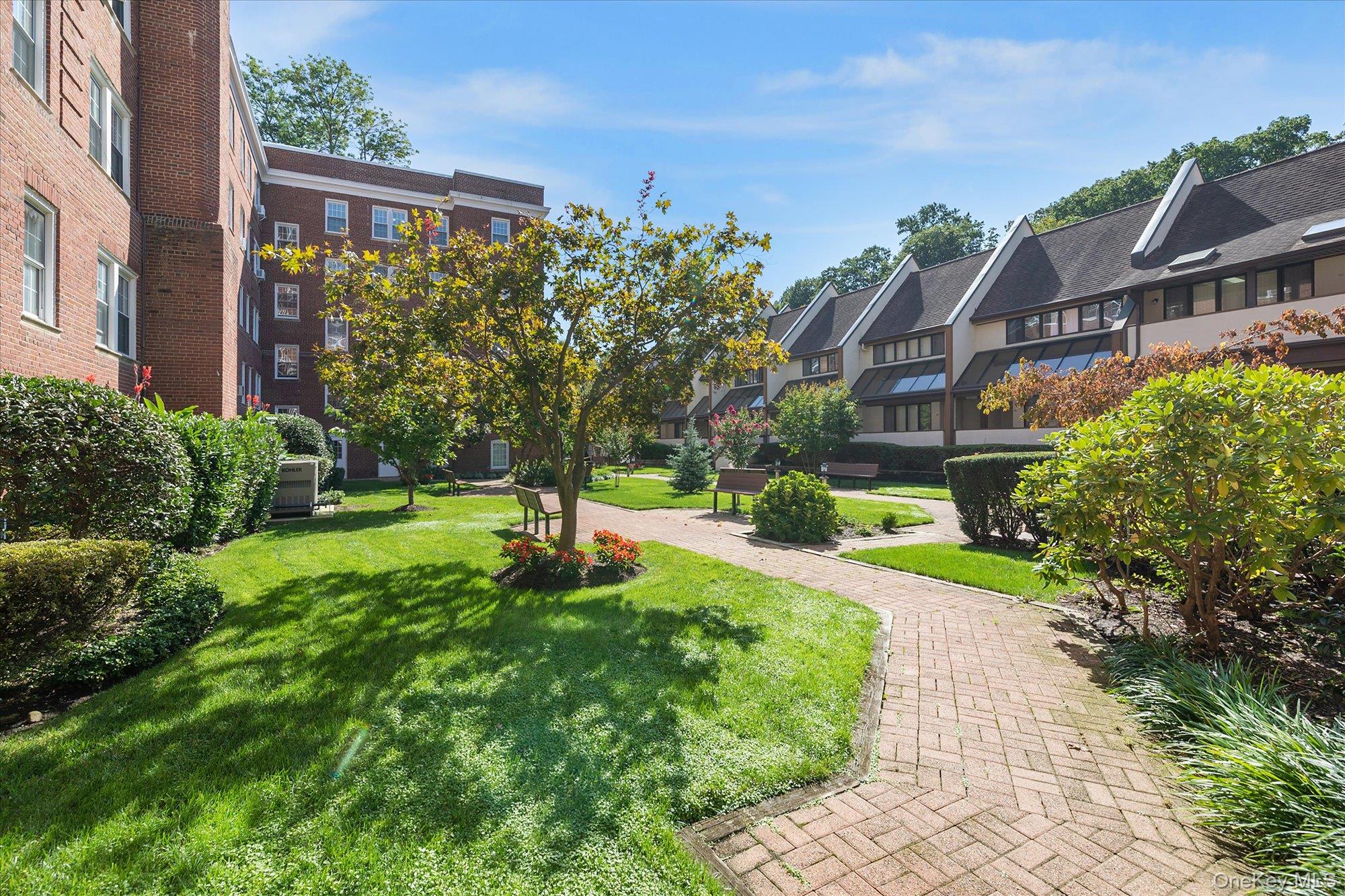 90 Knightsbridge Road, Unit 1N Great Neck, NY 11021 - Photo 18 of 20