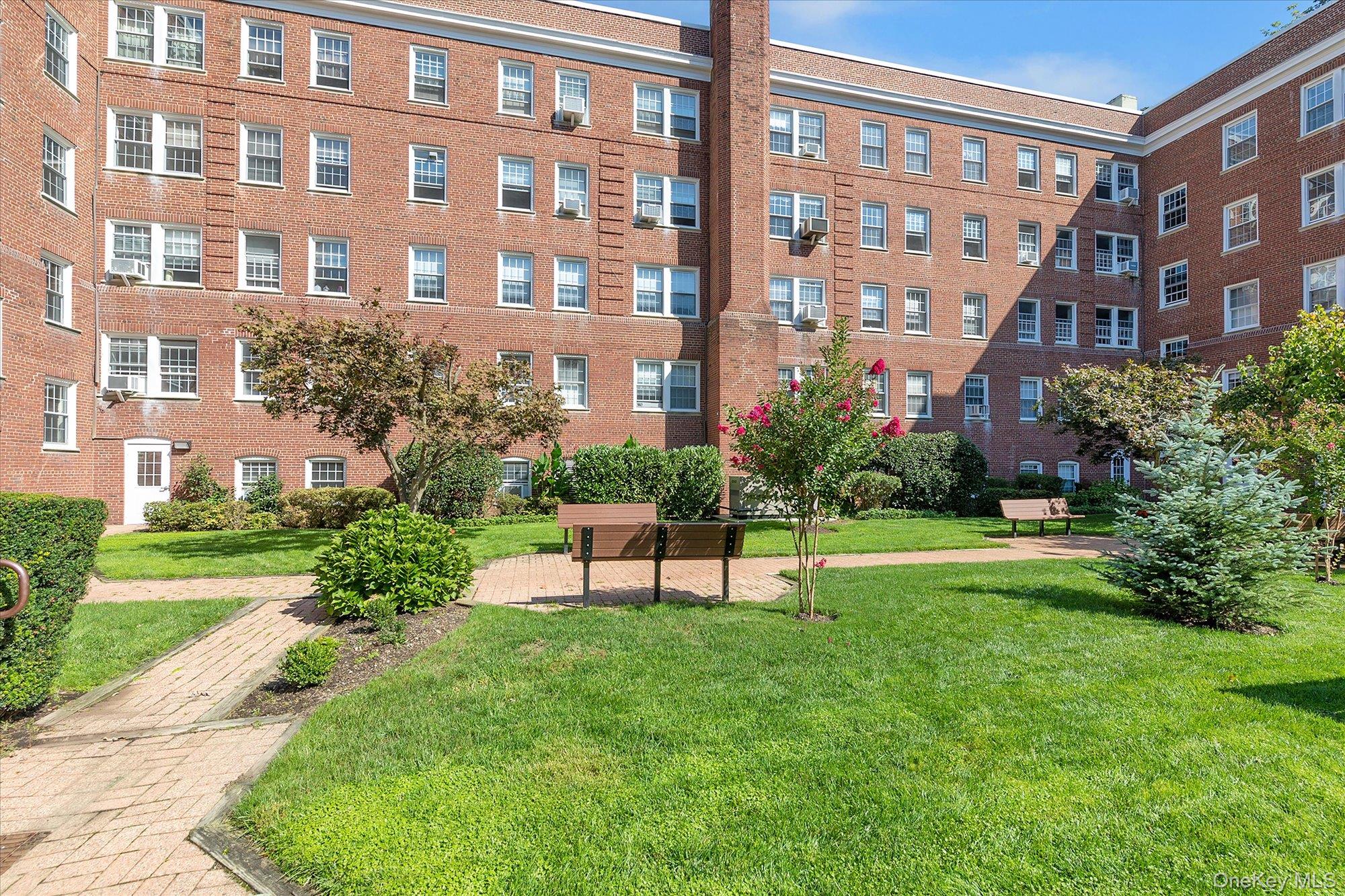 90 Knightsbridge Road, Unit 1N Great Neck, NY 11021 - Photo 19 of 20