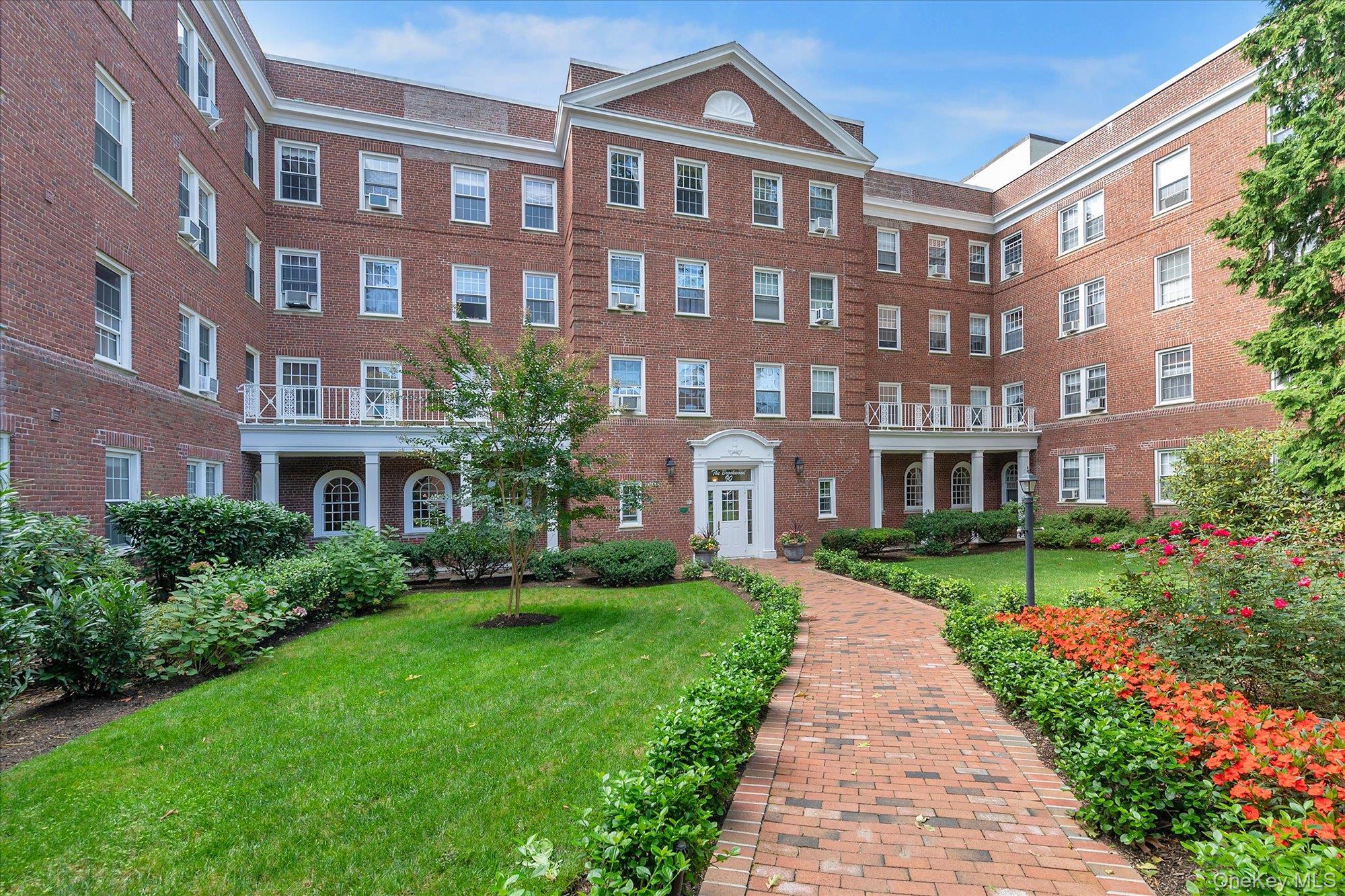 90 Knightsbridge Road, Unit 1N Great Neck, NY 11021 - Photo 2 of 20