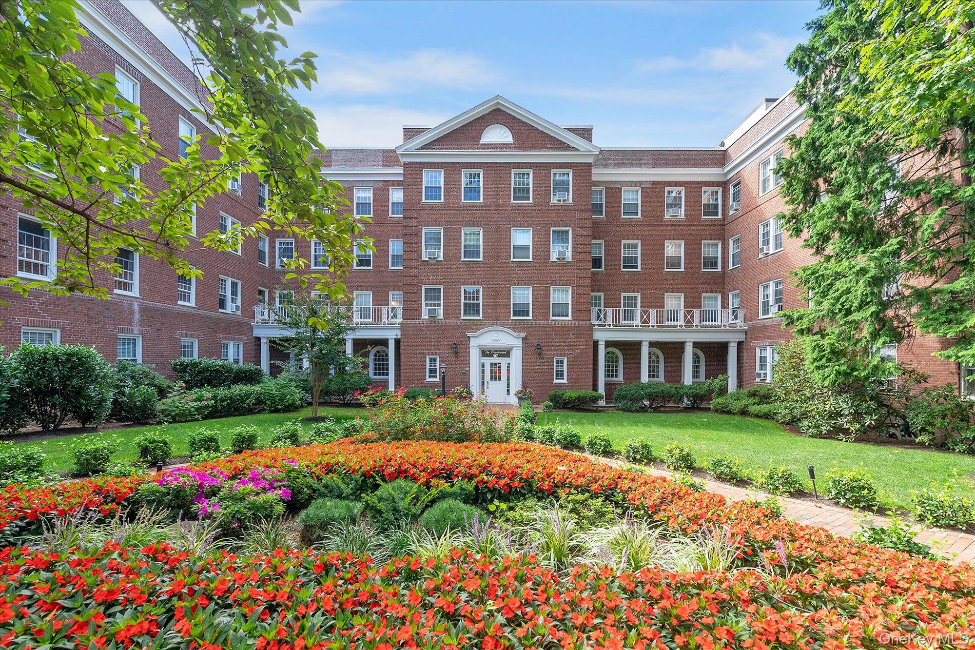 90 Knightsbridge Road, Unit 1N Great Neck, NY 11021 - Photo 3 of 20