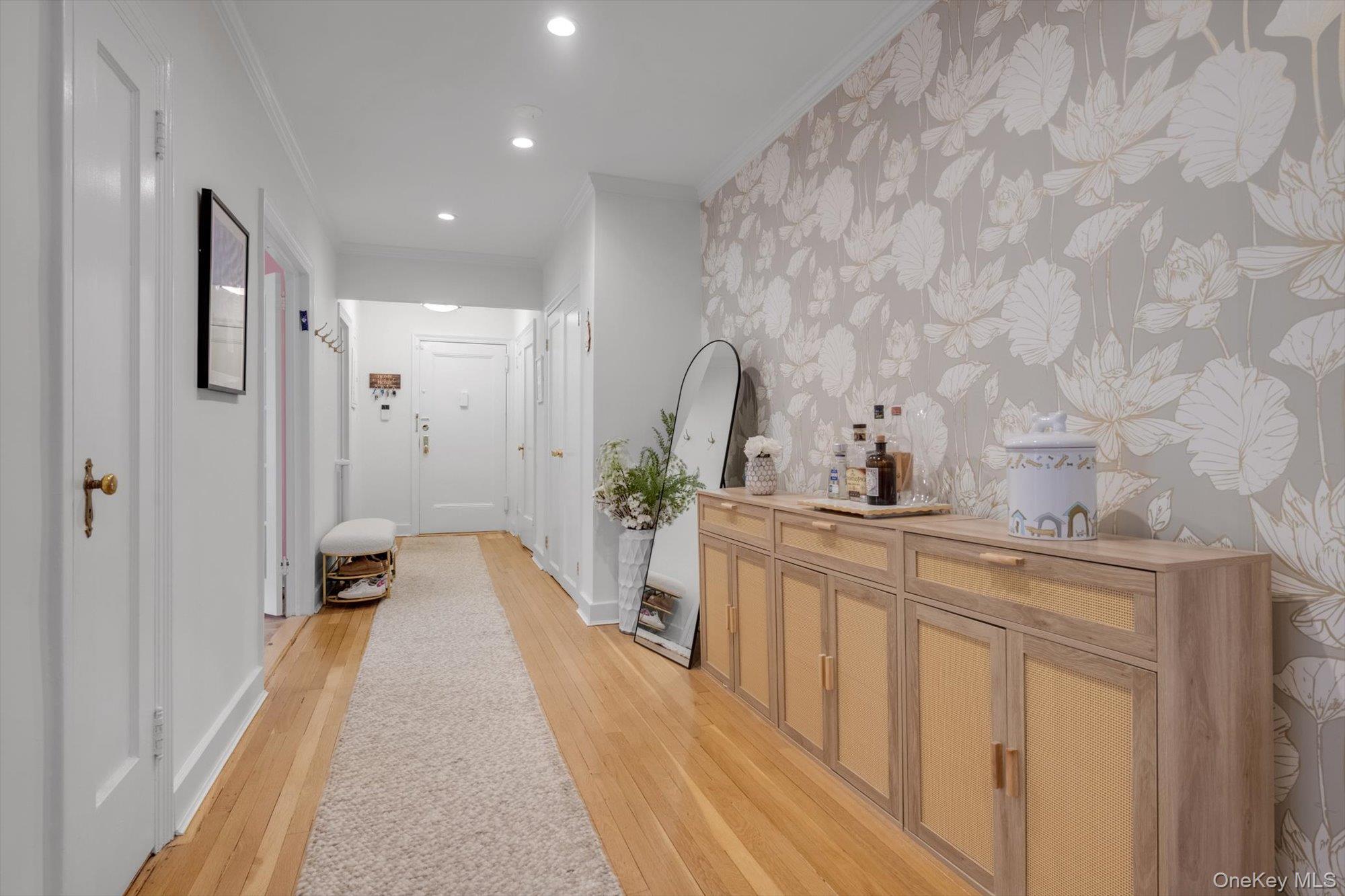 90 Knightsbridge Road, Unit 1N Great Neck, NY 11021 - Photo 4 of 20