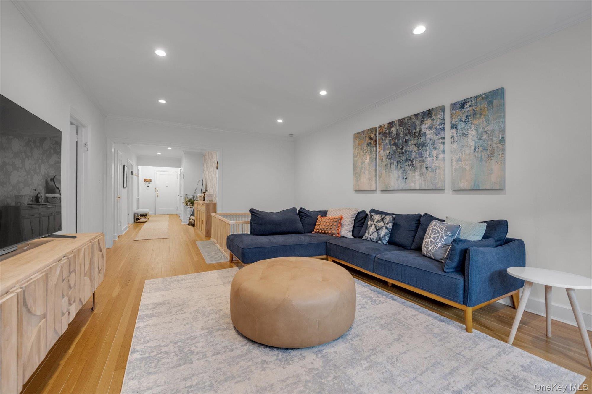 90 Knightsbridge Road, Unit 1N Great Neck, NY 11021 - Photo 7 of 20