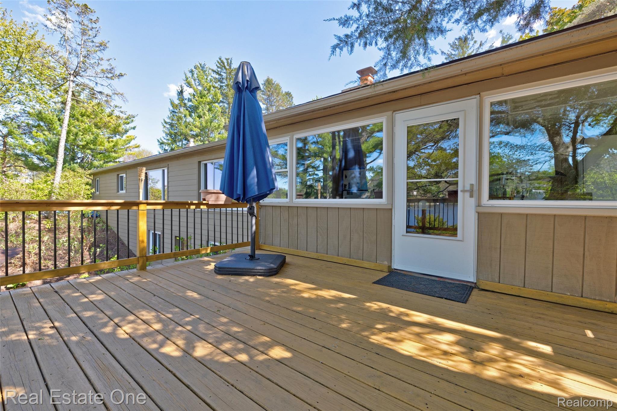 1140 Seneca Road Lake Orion, MI 48362 - Photo 49 of 65 60) Back Deck.jpg