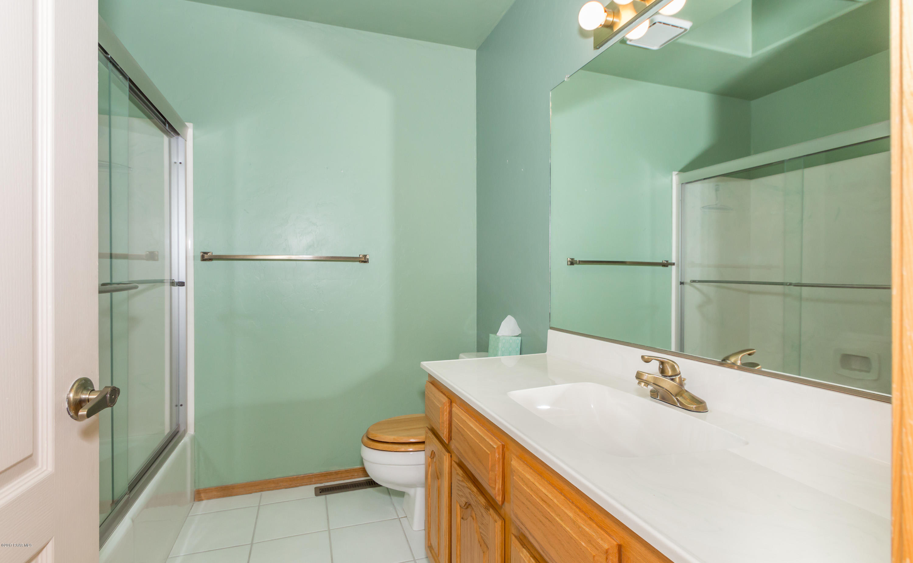 1970 Valley Ranch Circle Prescott, AZ 86303 - Photo 11 of 23 010_Guest Bathroom