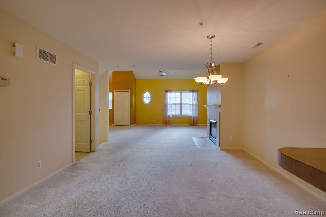16968 Farmington Road, Unit 14 Livonia, MI 48154 - Photo 8 of 26 Dining Room
