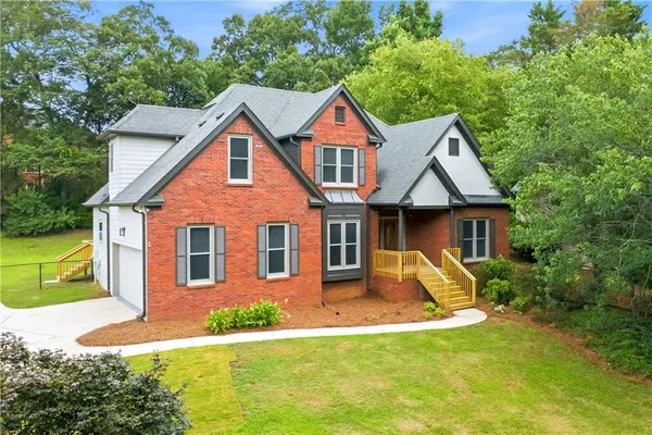 $685,000 | 3580 Chartwell Boulevard, Suwanee, GA 30024
