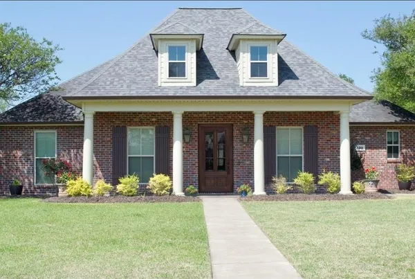 $378,000 | 136 Merlot Drive, Moss Bluff, LA 70611