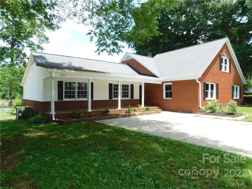 9600 Pembroke Road Huntersville, NC 28078 - Photo 1 of 33 Gallery Image 1