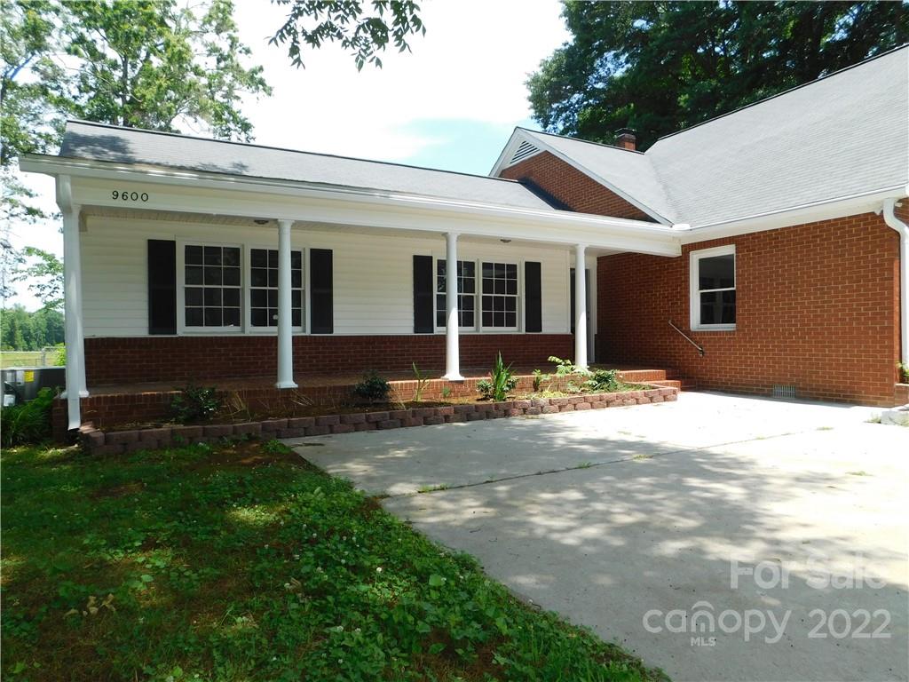 9600 Pembroke Road Huntersville, NC 28078 - Photo 2 of 33 Gallery Image 2