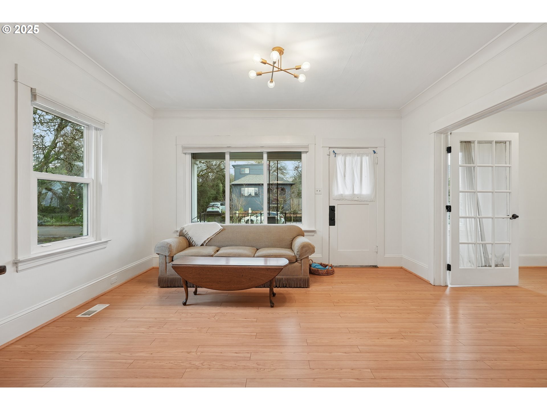 7521 North Jersey Street Portland, OR 97203 - Photo 2 of 18 a living room with furniture and a window