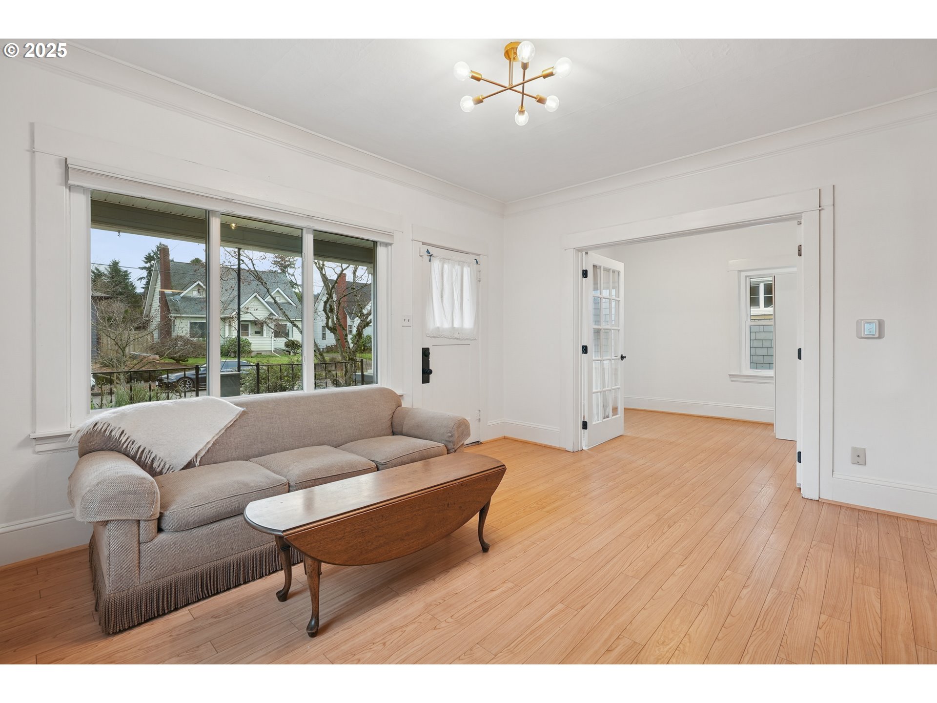 7521 North Jersey Street Portland, OR 97203 - Photo 3 of 18 a living room with furniture and a table