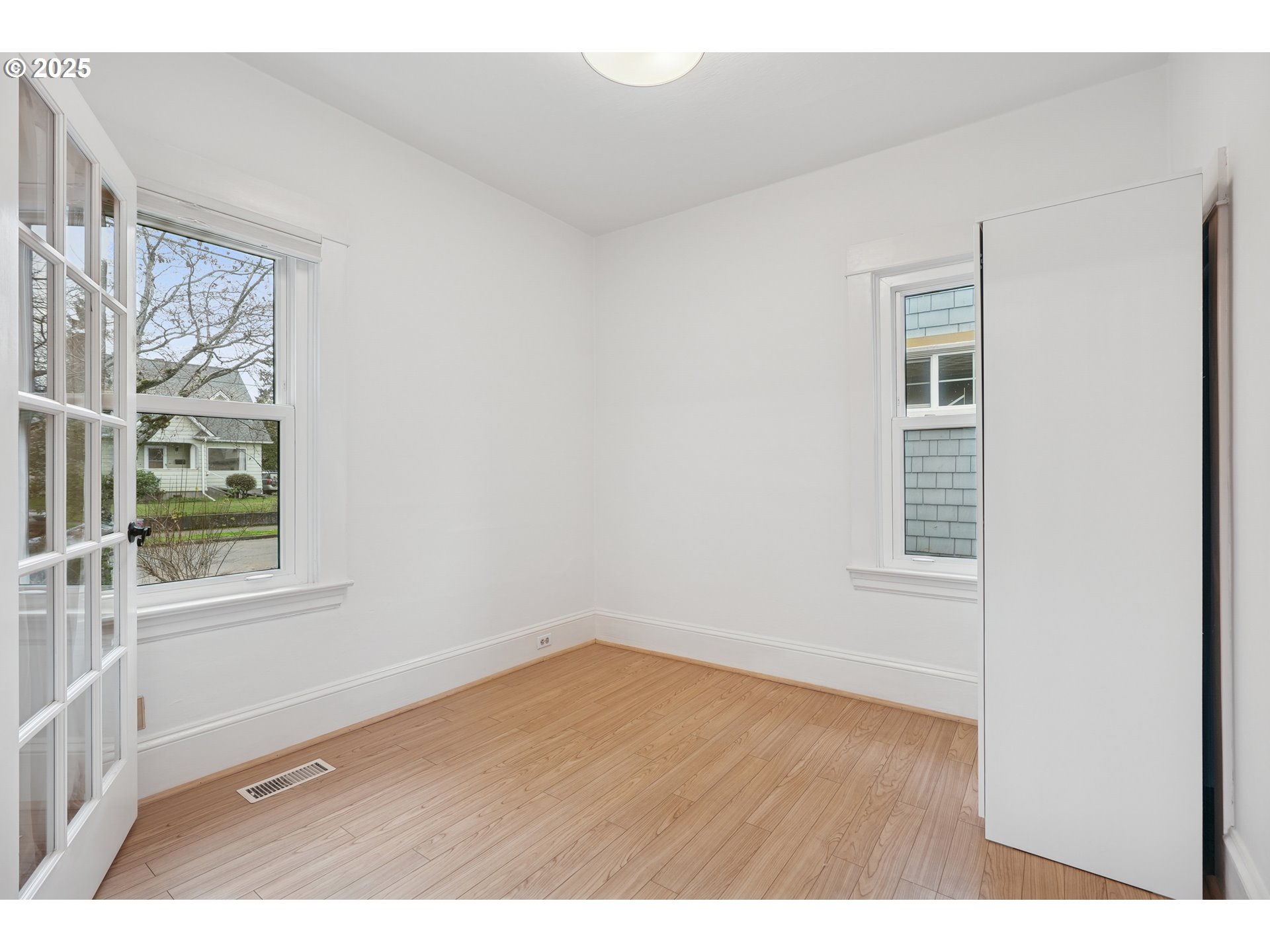 7521 North Jersey Street Portland, OR 97203 - Photo 4 of 18 an empty room with wooden floor and windows