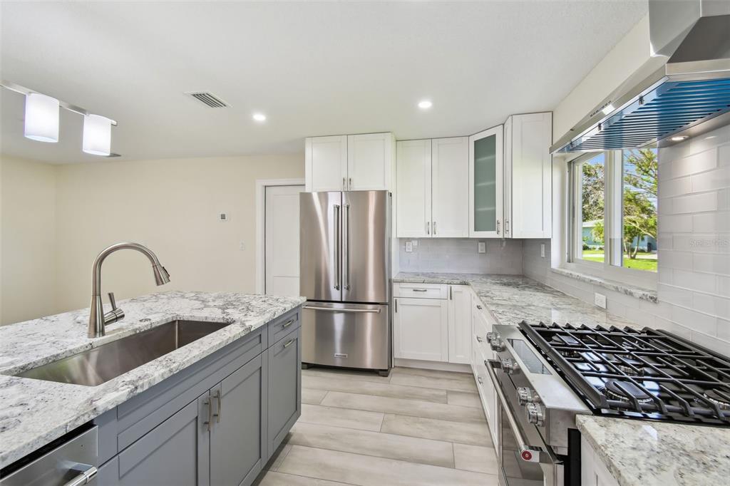 94 Nicholas Drive Dunedin, FL 34698 - Photo 16 of 46