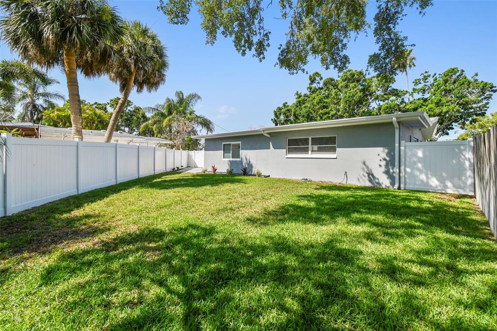 94 Nicholas Drive Dunedin, FL 34698 - Photo 34 of 46