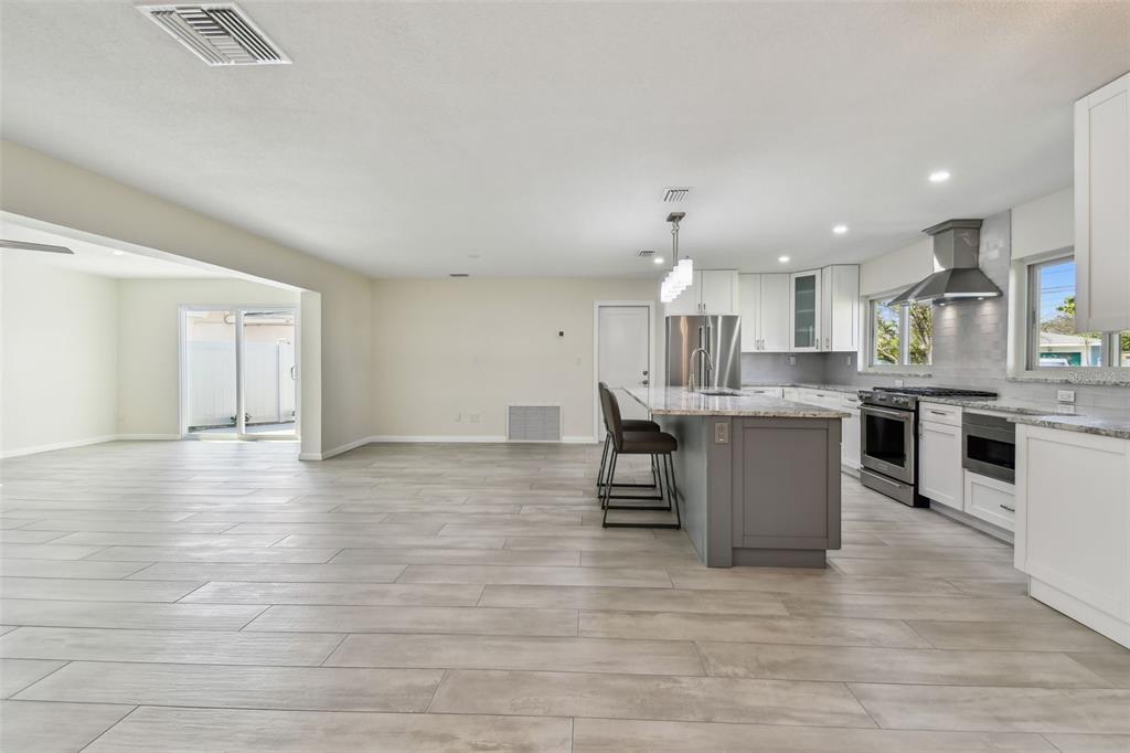 94 Nicholas Drive Dunedin, FL 34698 - Photo 7 of 46