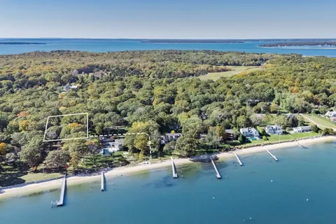 $3,250,000 | 32 Mashomuck Drive, Sag Harbor, NY 11963