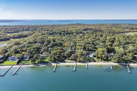 $3,250,000 | 32 Mashomuck Drive, Sag Harbor, NY 11963