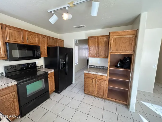 $2,100 | 1433 East Park Avenue, Chandler, AZ 85225