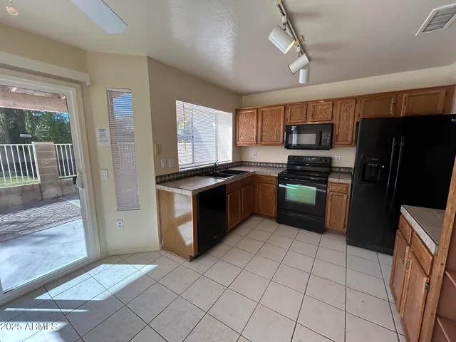 $2,100 | 1433 East Park Avenue, Chandler, AZ 85225