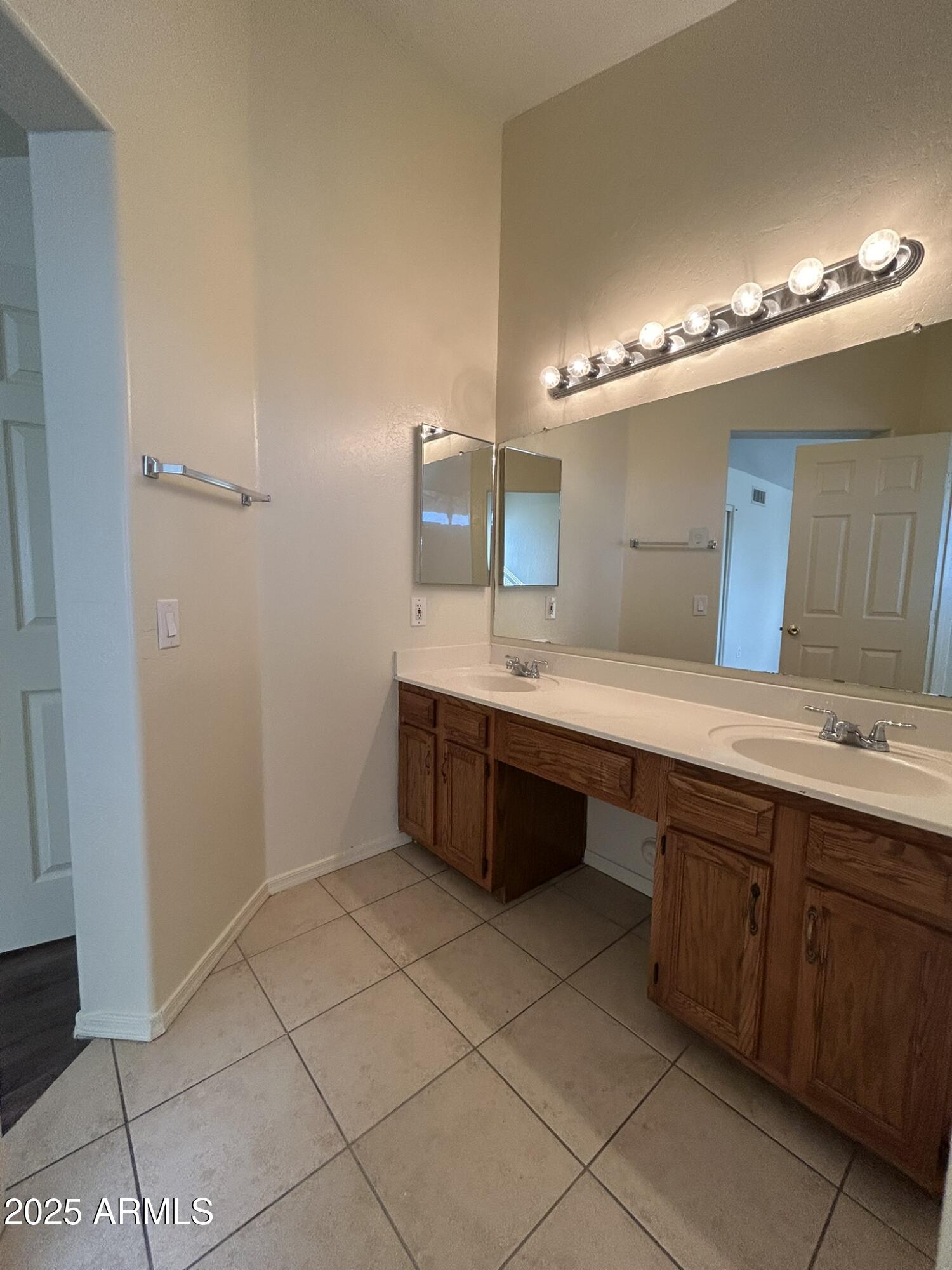 1433 East Park Avenue Chandler, AZ 85225 - Photo 48 of 51 n master bath3