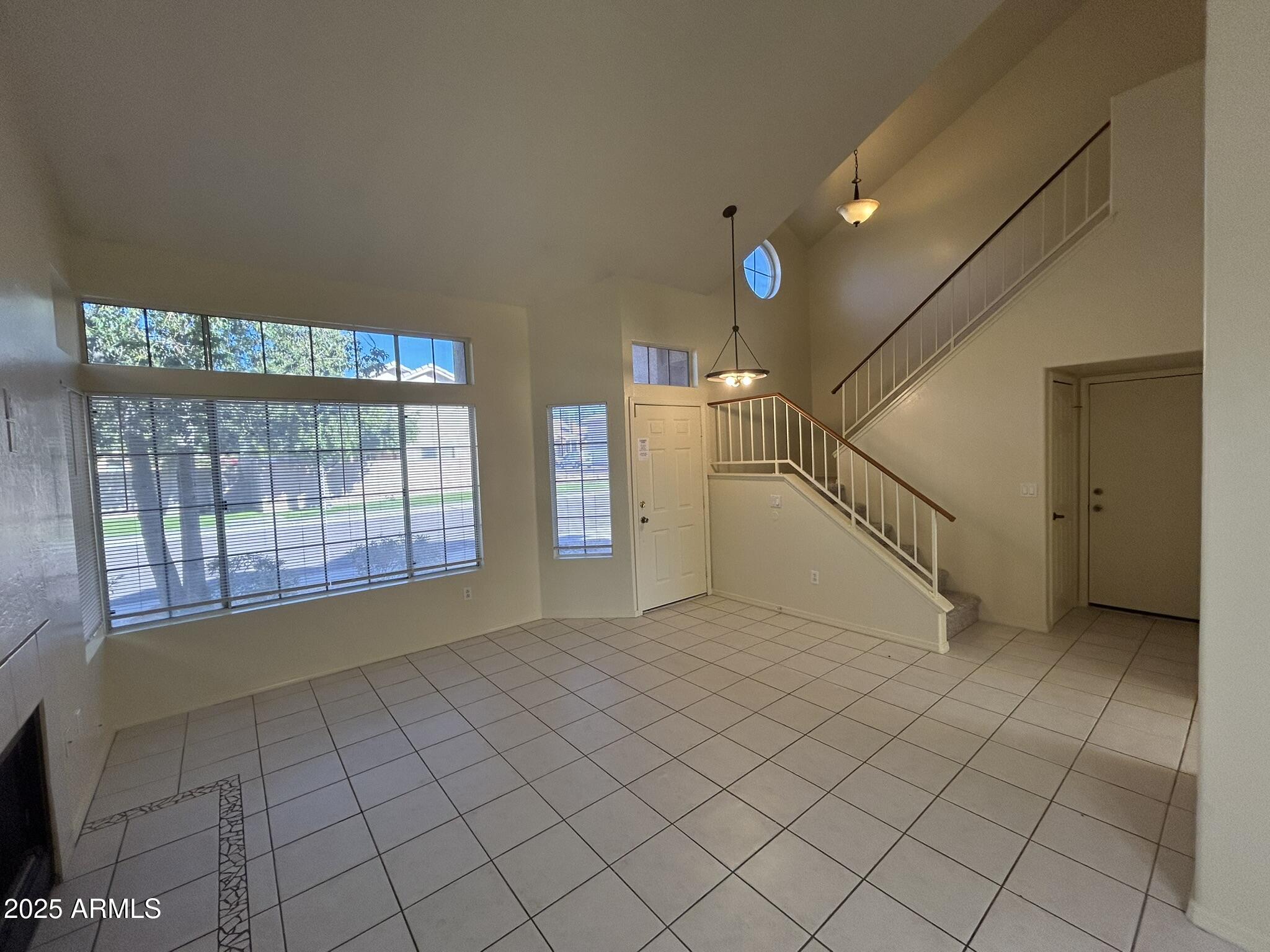 1433 East Park Avenue Chandler, AZ 85225 - Photo 9 of 51 c living room3