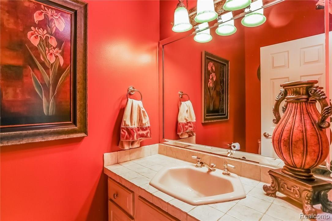 4815 Sheldon Road Rochester, MI 48306 - Photo 23 of 83 041-Powder_Room-3129696-medium.jpg